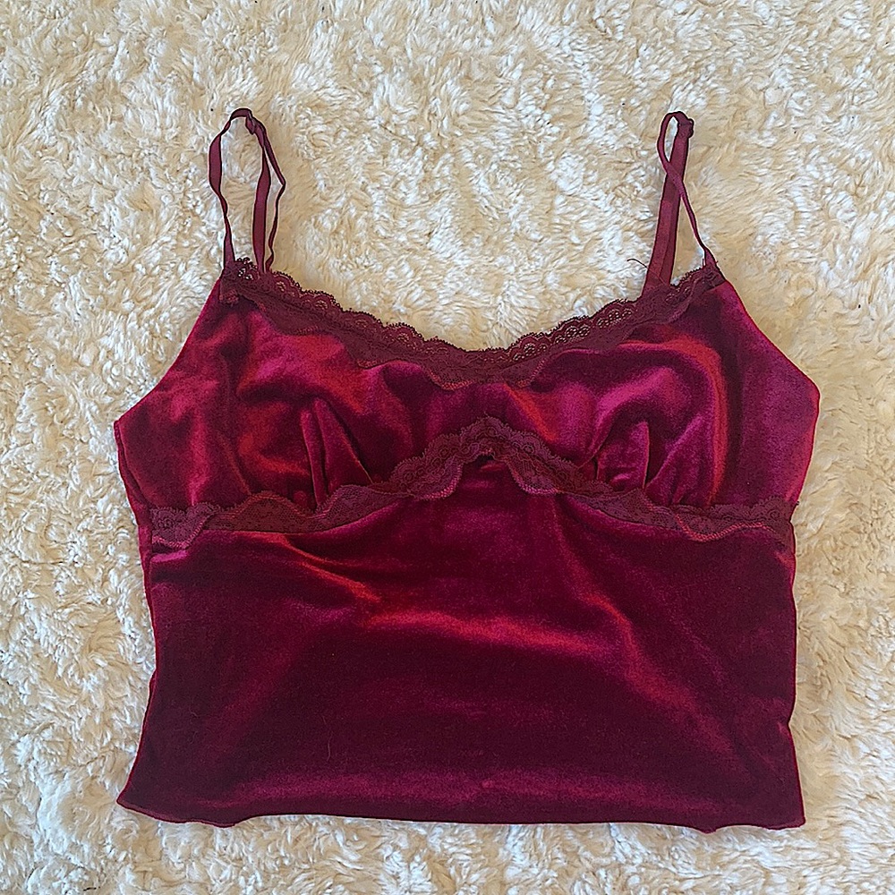 Red lace cute under shirt/bra/crop top